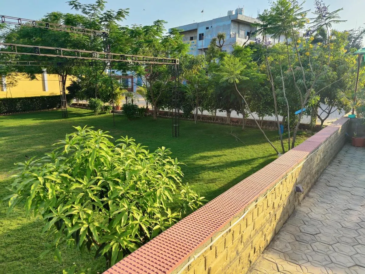 瓦拉纳西 Brick Field酒店