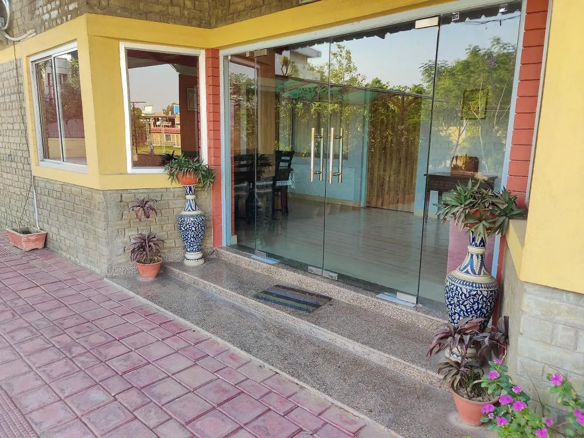Konukevi Brick Field Otel Varanasi Hindistan
