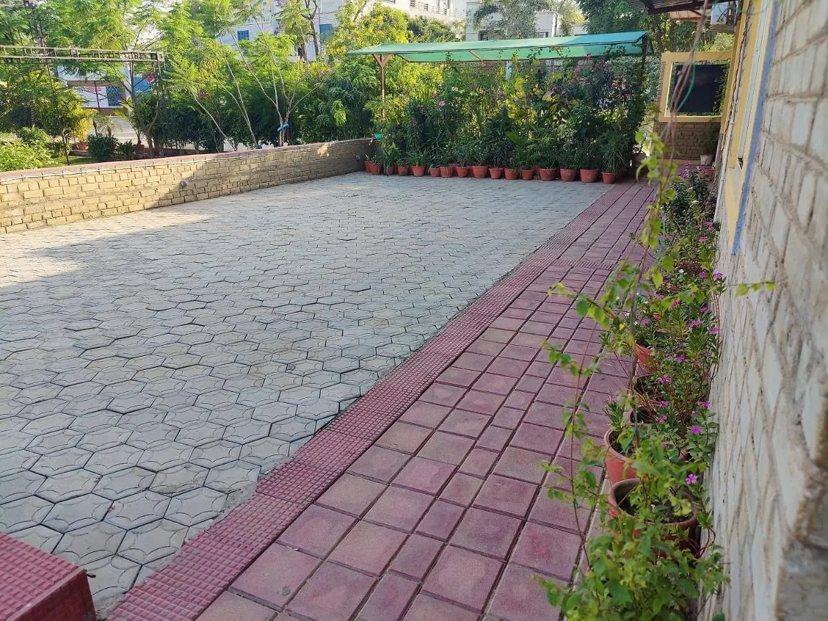 Brick Field Otel Varanasi