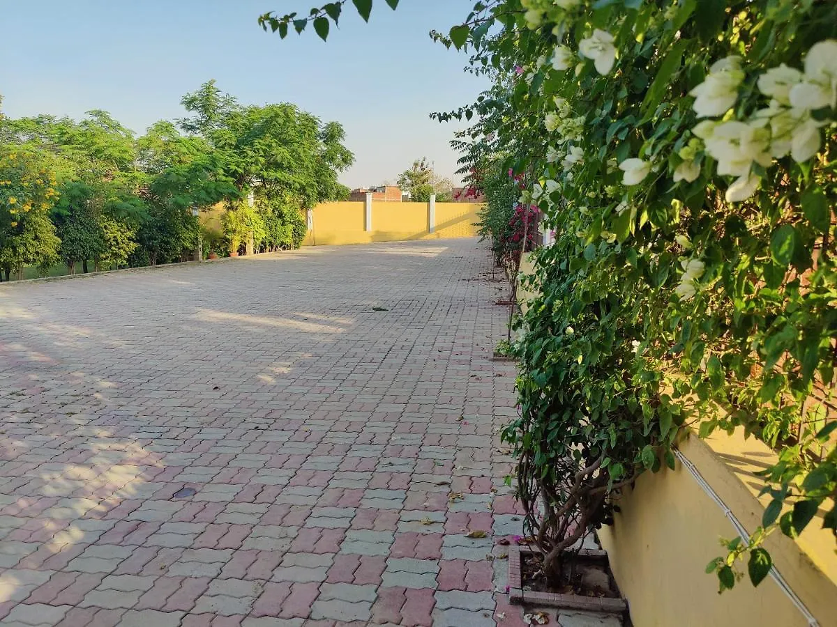 Konukevi Brick Field Otel Varanasi