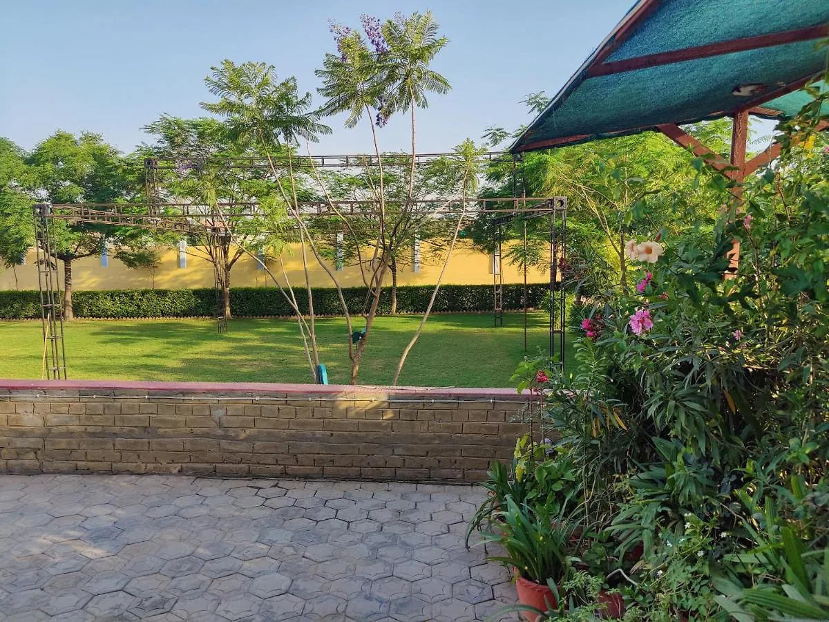 Brick Field Otel Varanasi Hindistan
